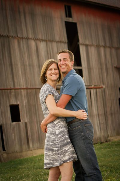 Engagement Pic of Jeremy Miller & Jennifer Watson old barn