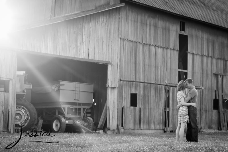 Engagement Pic Jeremy Miller & Jennifer Watson with an old barn