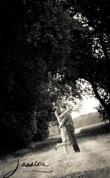 Engagement Pic of Jeremy Miller & Jennifer Watson in the country