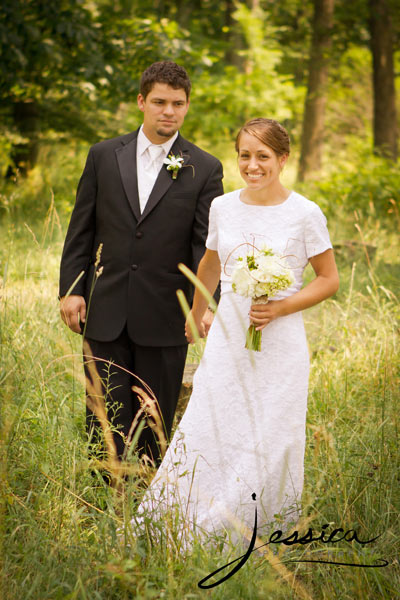 Wedding Pic of Allison & Zachary Gingerich in the country