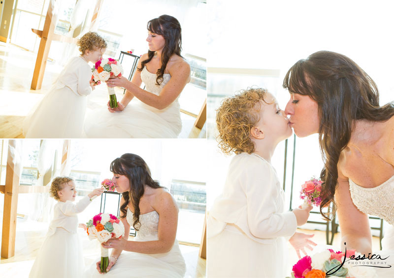 Pictures flower girl with bride