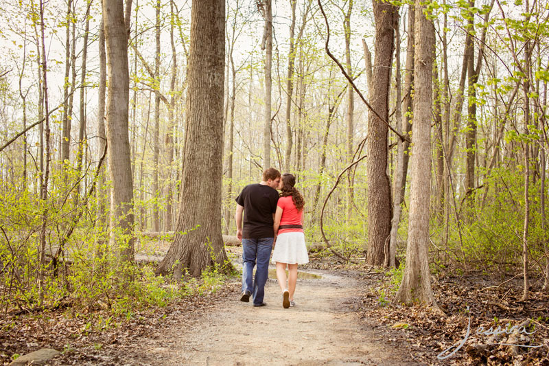 Engagement picture of Sarah Kramer and Mike Yoder at Inniswood Gardens