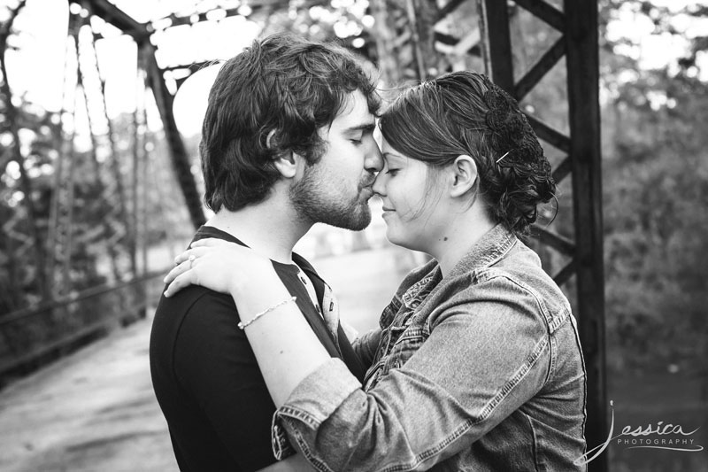 Engagment portrait "kiss on the nose"