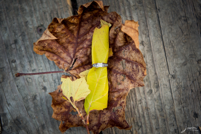 Ring with leaves