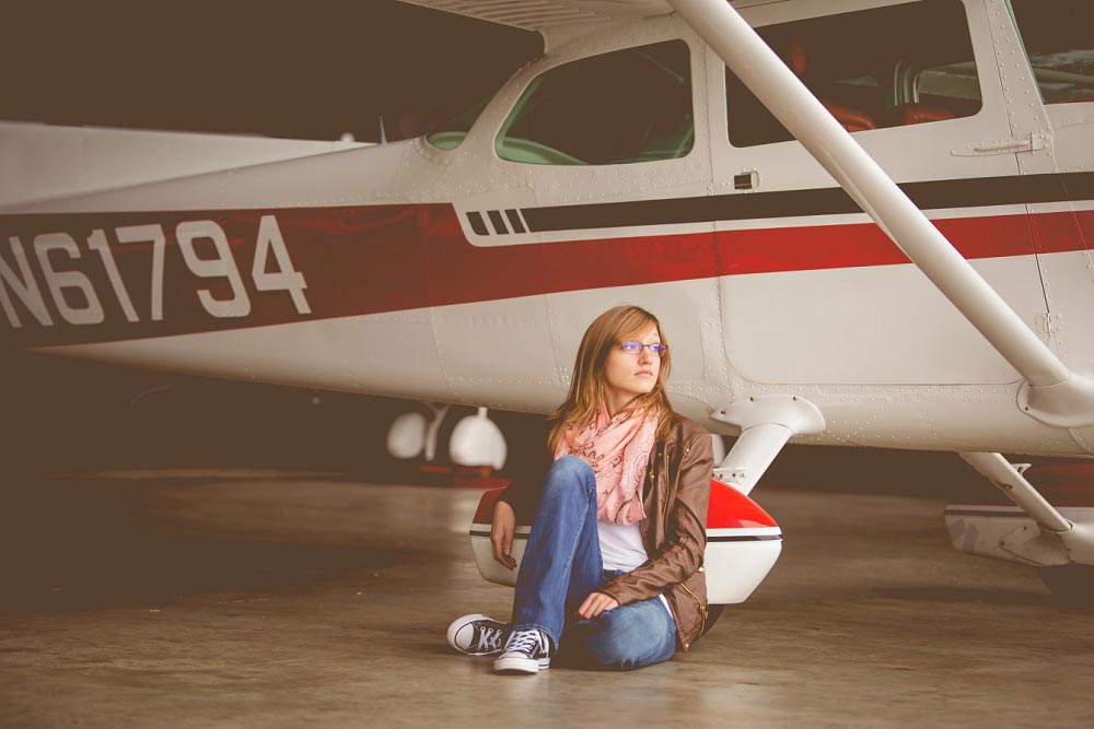 senior_pictures_with_airplane-16