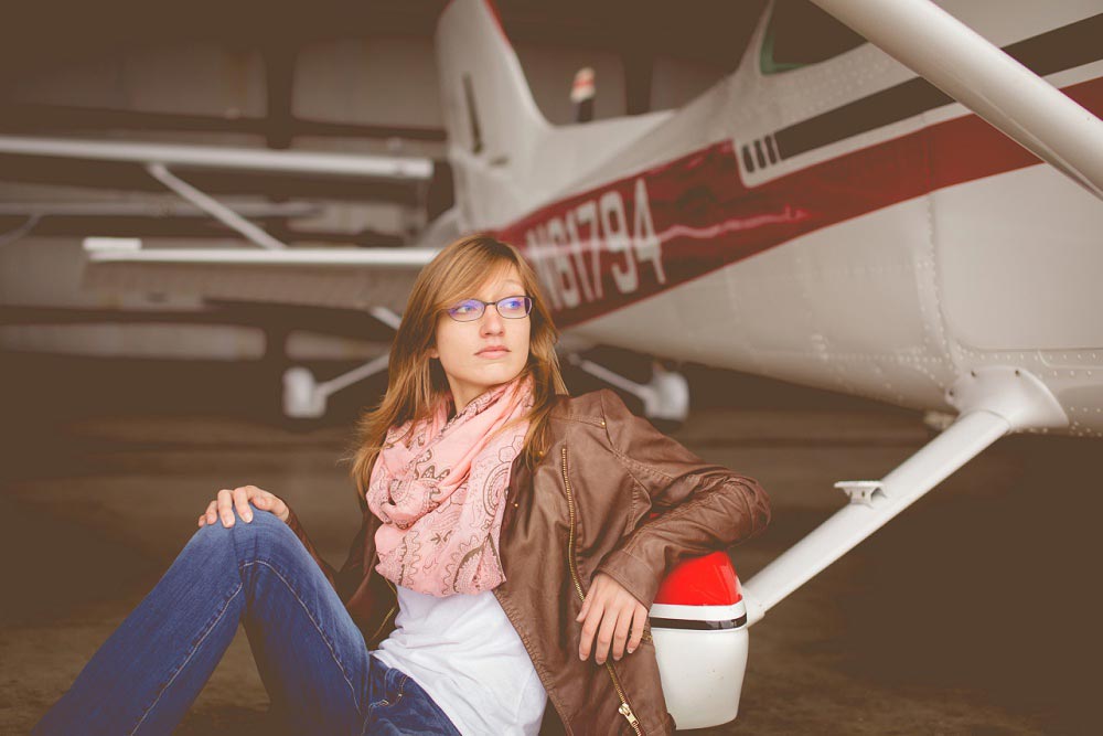 senior_pictures_with_airplane-18